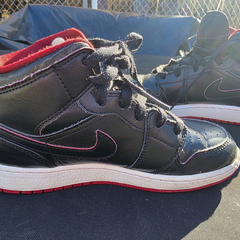 Black and Red High-Top Sneakers - Picture 6 of 10